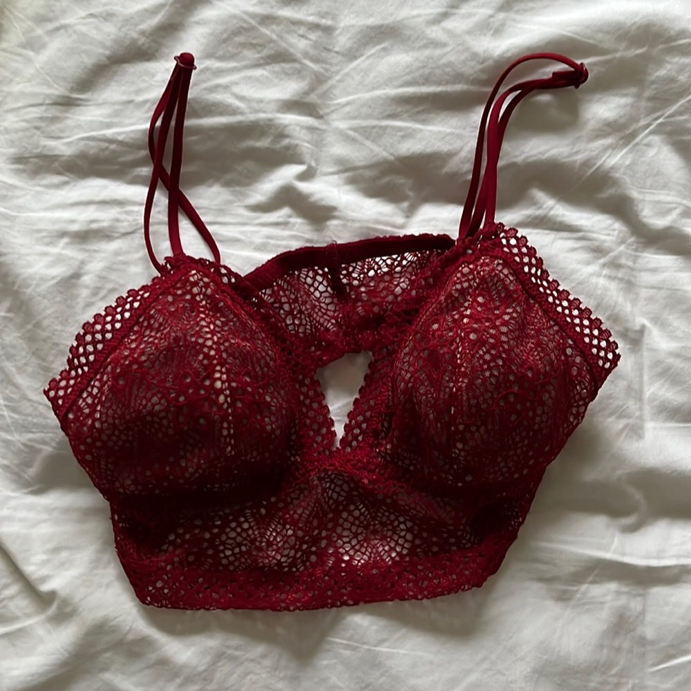 Victoria’s Secret XS Maroon lace bralette with cup inserts